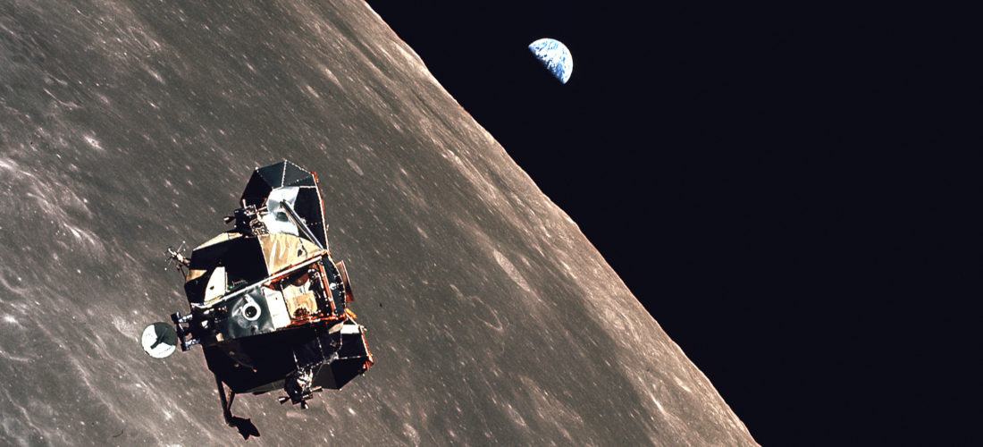 柯林斯從指揮艙拍攝登月小艇的照片。圖片來源：NASA