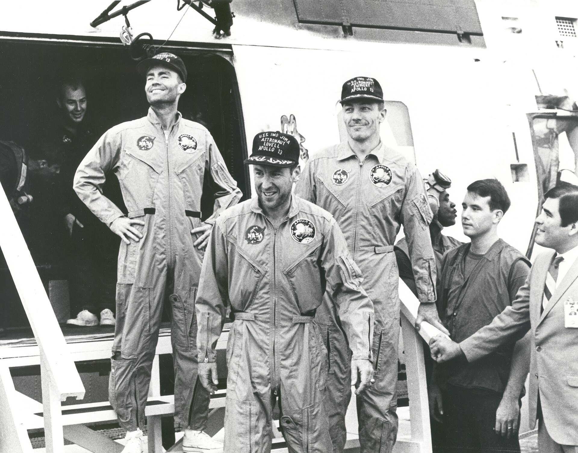 Apollo_13_Astronauts_on_the_U.S.S._Iwo_Jima_-_GPN-2002-000054