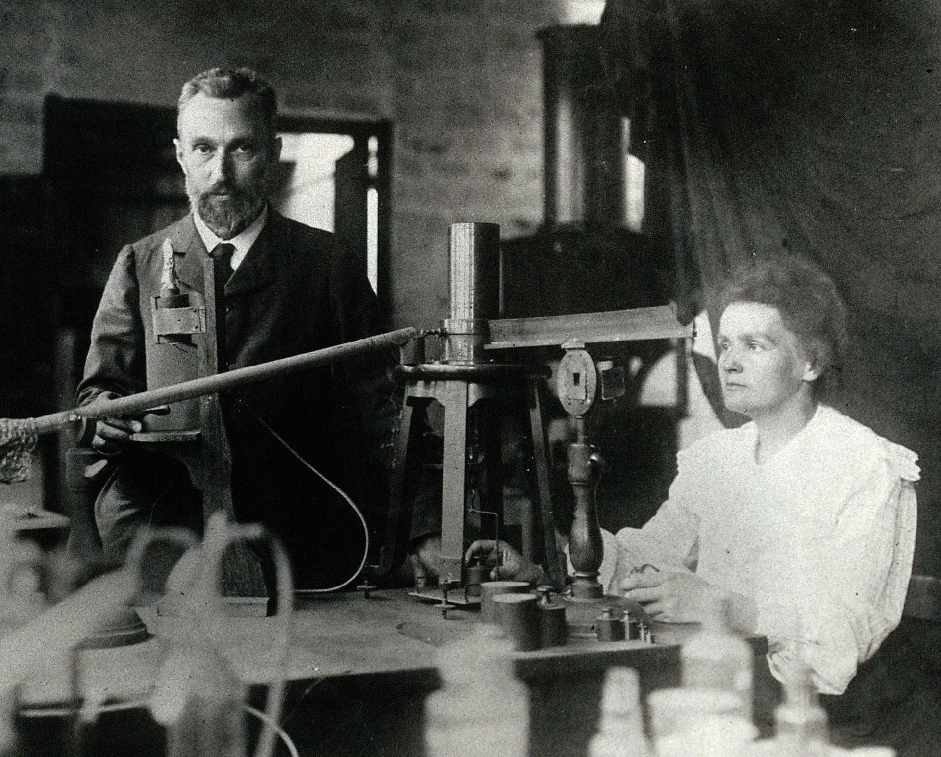 Pierre_and_Marie_Curie in lab